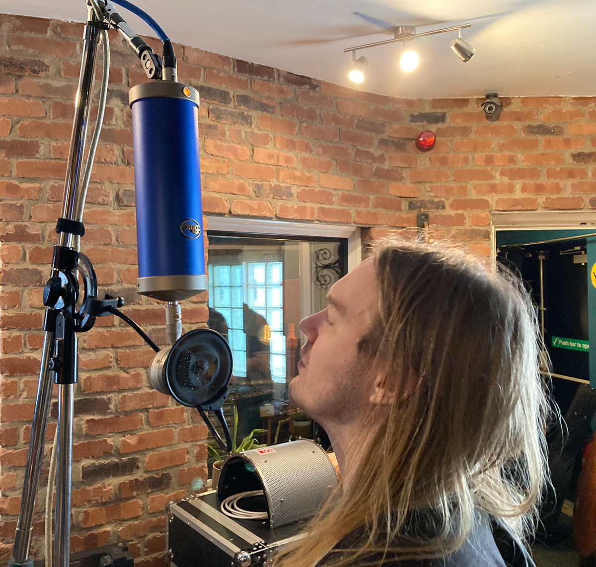 mic Neil and mic